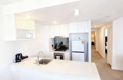 South Brisbane Apartment | Comfortable 2BR w/Pool, Gym and BBQ | Free Parking