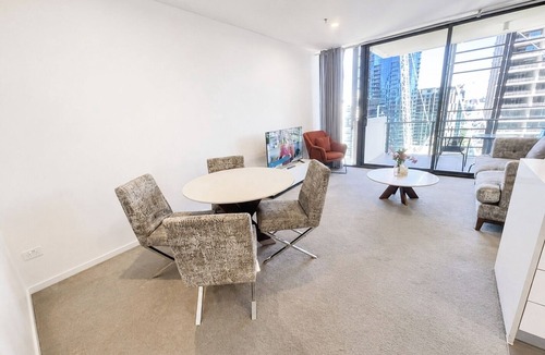 South Brisbane Apartment | Comfortable 2BR w/Pool, Gym and BBQ | Free Parking