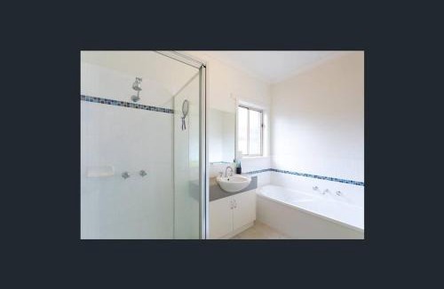 Mount Clear House | Comfortable 3-bedroom home with two car garage