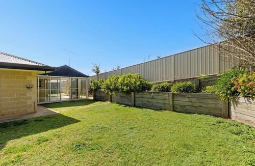 Mount Gambier House | Comfortable 4-Bedroom Home with Backyard Escape