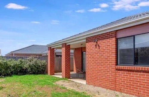 Beveridge House | Comfortable and tranquil space for holiday stay-over. 30 Min - Melb Airport!