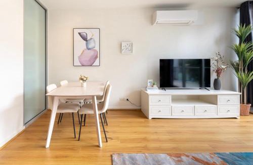 Footscray Apartment | Comfortable Loft Living in Footscray