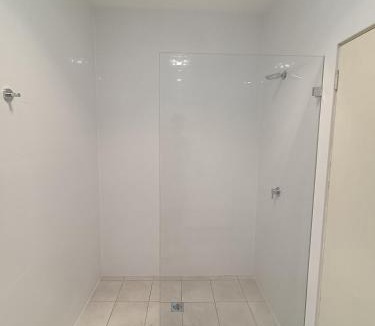Merrylands House | Comfortable Queen Room With AC & Heating - Merrylands - NM7
