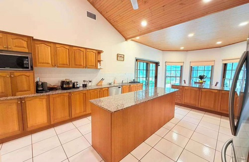 Worrigee House | Comfortable Queen + Single Farm Stay