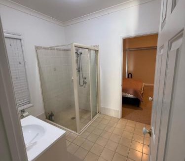 Kellyville House | Comfortable Room in North kellyville