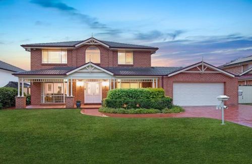 Kellyville House | Comfortable Room in North kellyville