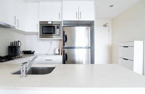 Burwood Apartment | Comfy 1BDR Apt 3 minutes to Train Station Burwood