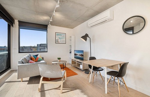 Prahran Apartment | Comfy 2-Bed Balcony Unit near Chapel St