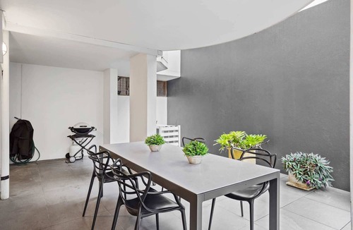 Spring Hill Apartment | Comfy 2-Bed with Pool and Secure Parking