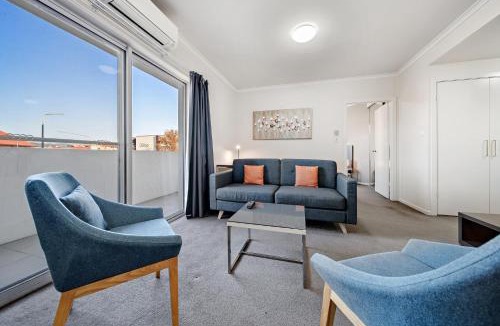 Greenway Apartment | Comfy Lakeside 1-Bed with Secure Parking