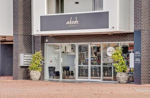 Greenway Apartment | Comfy Lakeside 1-Bed with Secure Parking