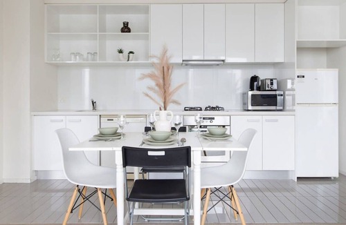 Southbank Apartment | Comfy & Stylish 2BR Apt Next to Crown, City Views