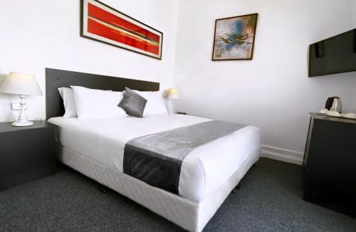 Hay Hotel | Commercial Motel