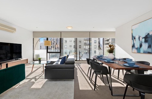 South Melbourne Apartment | Complete Host Capri Apartments