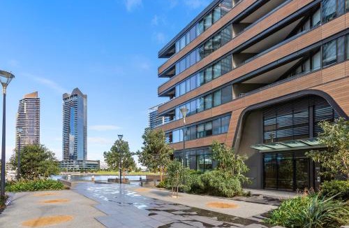 Docklands Apartment | Complete Host Collins St Apartments