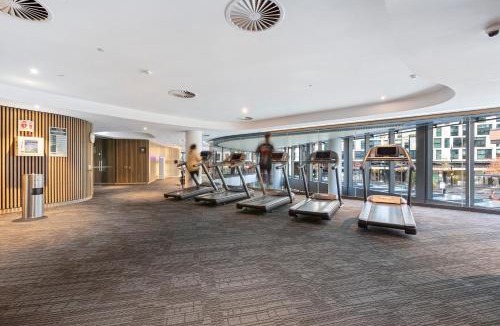 Docklands Apartment | Complete Host Collins St Apartments