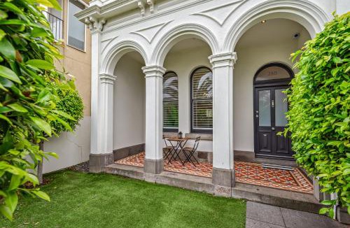 Middle Park House | Complete Host Middle Park House