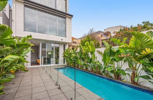 Middle Park House | Complete Host Middle Park House