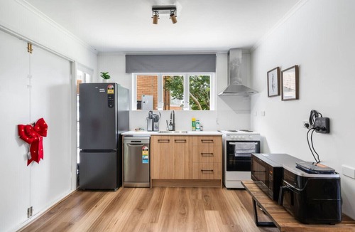 Upper Mount Gravatt House | Contemporary 4BR Home in Prime Upper Mount Gravatt