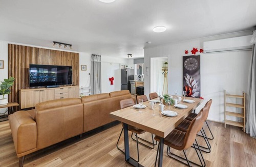 Upper Mount Gravatt House | Contemporary 4BR Home in Prime Upper Mount Gravatt