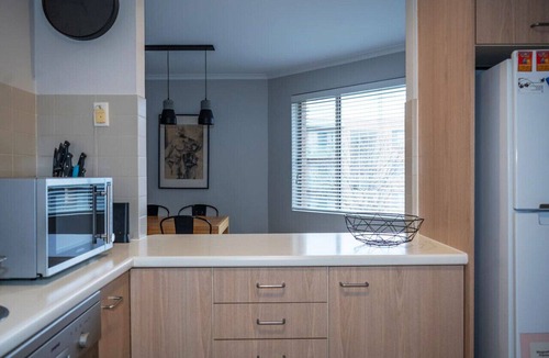 Griffith Apartment | Contemporary 2BR apartment near Kingston