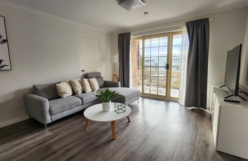 Manuka Apartment | Contemporary 2BR Apt in Kingston