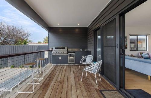 Rosebud Villa | Contemporary Coastal Escape with Sparkling Pool