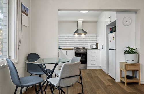 Flemington Apartment | Convenient 2-Bed Retreat in Flemington