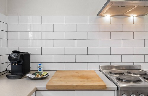 Flemington Apartment | Convenient 2-Bed Retreat in Flemington