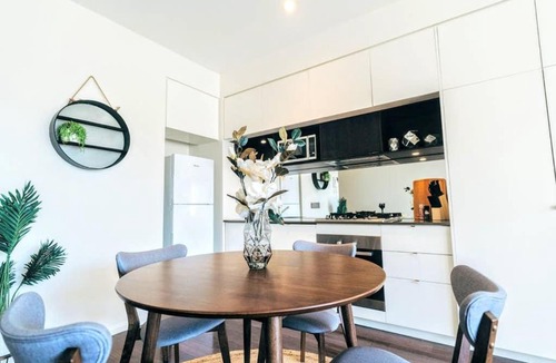 Zetland Apartment | Convenient & Cozy 1BR next to Mall. 10 min to CBD