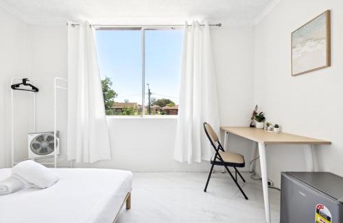 Cabramatta House | Convenient Double Stay in Heart of Cabramatta - Shared Bathroom and Kitchen