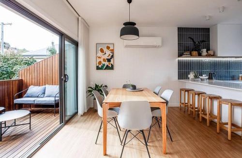 South Launceston House | Convenient luxury home minutes to CBD and hospital