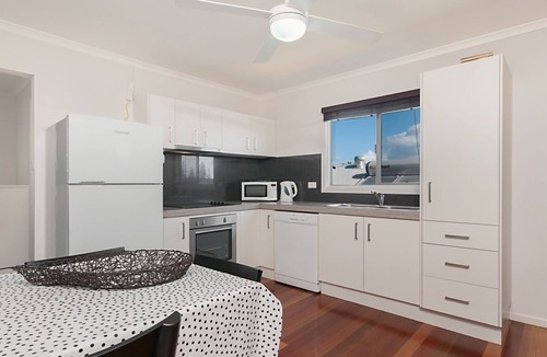 Yamba House | Convent Cottage - Pet-Friendly Central Yamba Escape - Holiday Yamba