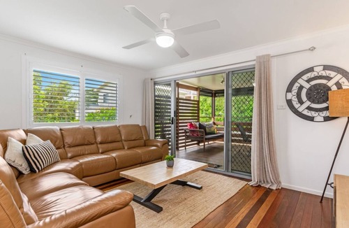 Yamba House | Convent Cottage - Pet-Friendly Central Yamba Escape - Holiday Yamba