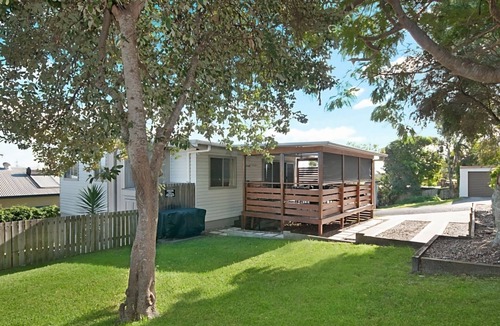 Yamba House | Convent Cottage - Pet-Friendly Central Yamba Escape - Holiday Yamba