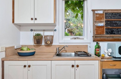 Queenscliff Apartment | Converted studio w/garden views