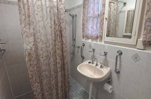Lithgow House | Cooee On Ordnance Large 3 bedroom home