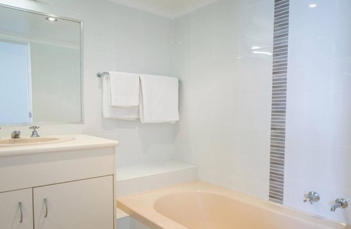 Coolangatta Resort | Coolangatta Absolute Beachfront Apart. sleep 6 avail. 26th Dec. 2026 - 9th Jan