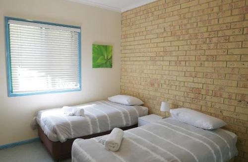 Coolum Beach Hotel | Coolum Budget Accommodation