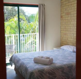 Coolum Beach Hotel | Coolum Budget Accommodation
