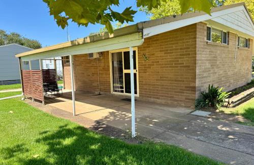 Cootamundra Apartment | Cootamundra Caravan Park