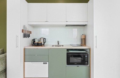 Cairns North Apartment | Coralside One-Bedroom City Getaway