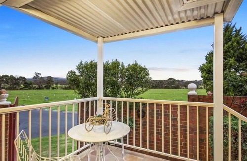 Dandenong North Cottage | Corner Cottage