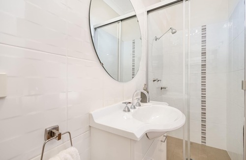 Adamstown Hotel | Cosmo Motel Adamstown