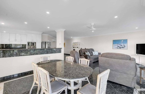 Trinity Beach Resort | Costa Royale 3 Bedroom Beachfront Apartment 9