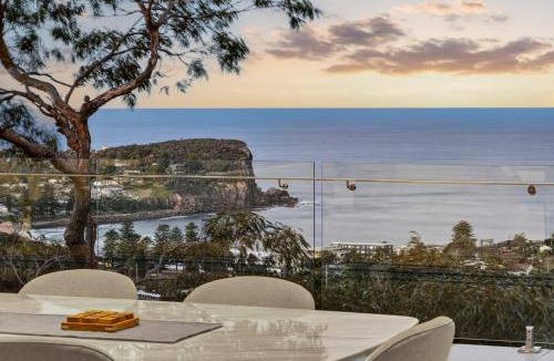 Bilgola Plateau House | Costal Three-Storey Home with Panoramic Sea Views