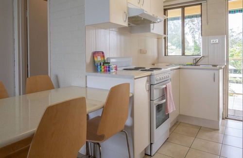 Batehaven Apartment | Cosy Beachside Apartment with a Sunrise Ocean View
