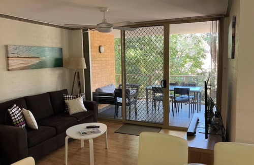 Boomerang Beach Apartment | Cosy ground floor beach side apartment with linen provided