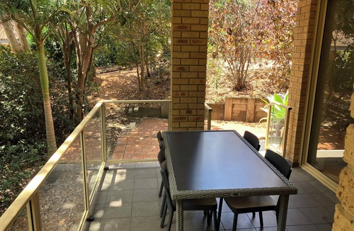 Boomerang Beach Apartment | Cosy ground floor beach side apartment with linen provided