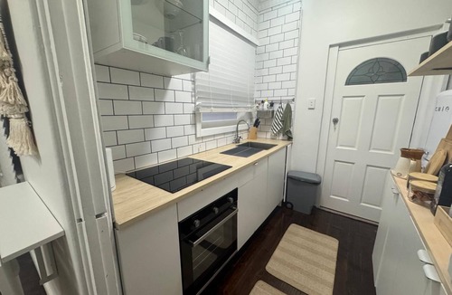 West Ryde House | Cosy Hidden Gem with History. Next to Park. Pet Friendly.